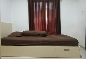 Standard Room with Hot Water - Casa De Amory (Depok)