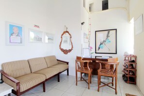 Reception - Tiga Dua Homestay (Yogyakarta)
