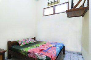Room - Erysa Hotel (Sidoarjo)
