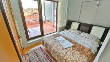 2 bedrooms, soundproofing, iron/ironing board, free WiFi