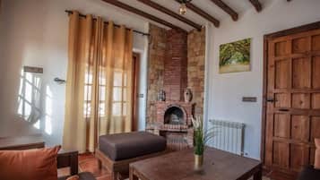 Bungalow (Triple) | Living room | Flat-screen TV