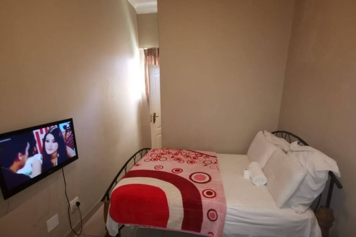 Double Room | In-room safe, desk, iron/ironing board, rollaway beds