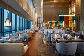 3 restaurants, lunch, dinner served; Chinese cuisine - Crowne Plaza Shenzhen Nanshan by IHG (Shenzhen)
