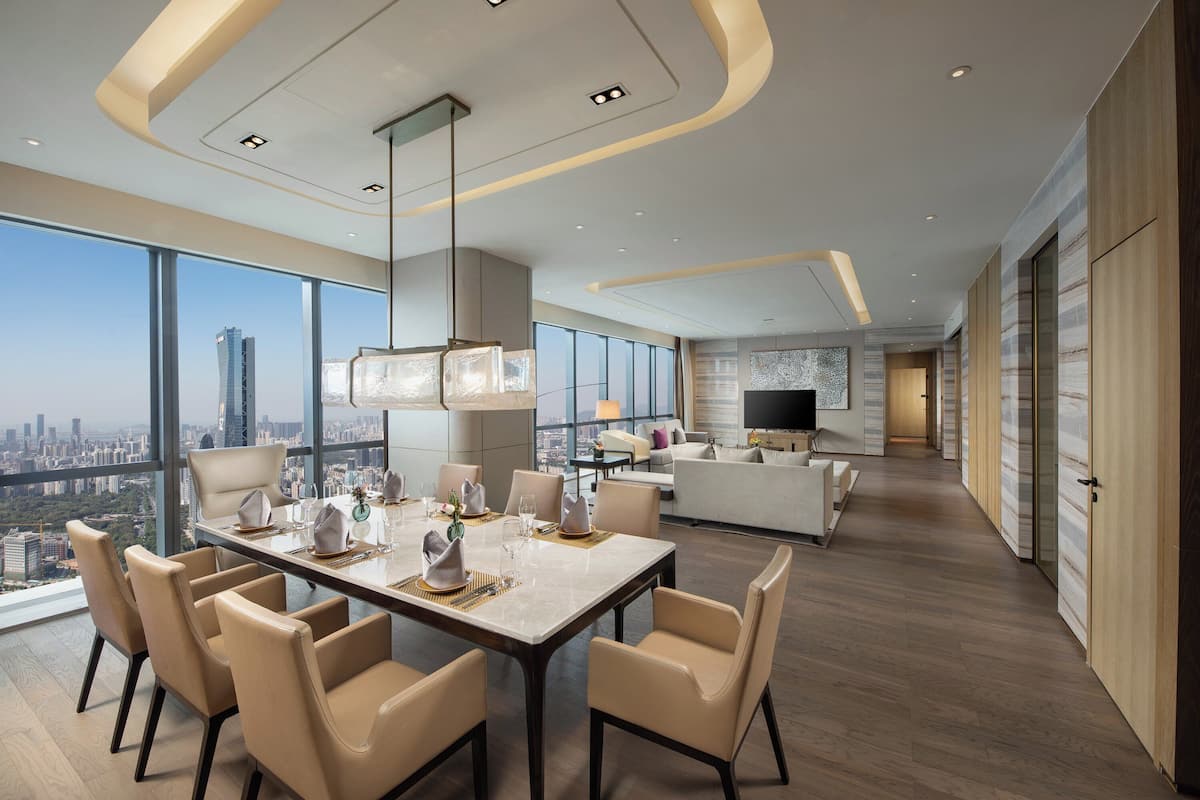 Suite Presidensial, Akses Club Lounge | Minibar, brankas, meja kerja, dan ruang kerja ramah laptop