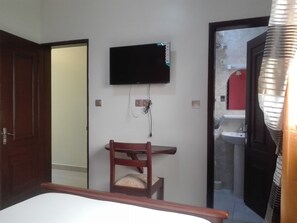 Deluxe Studio, Balcony, City View | Individually decorated, individually furnished, desk, laptop workspace - Njoya Residencia (Yaoundé)
