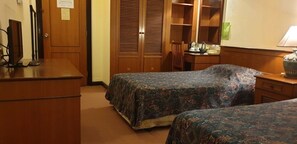 Standard Twin Room | Desk, blackout curtains, iron/ironing board, free WiFi - South East Asia Hotel (Singapore)