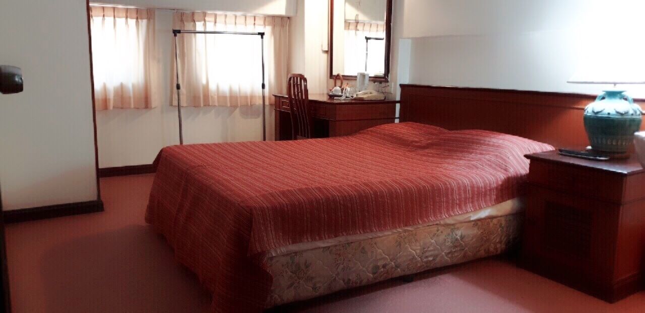 标准房 (Queen) | 办公桌、遮光窗帘、熨斗/熨板、免费 WiFi