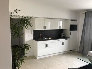 Loft | Cozinha privada | Geladeira grande, micro-ondas, torradeira