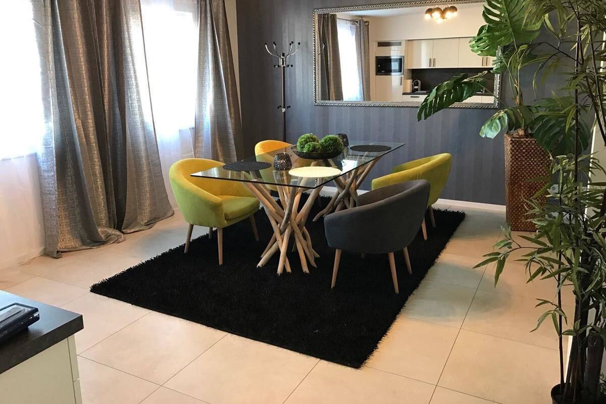Loft | Opções para refeição no quarto