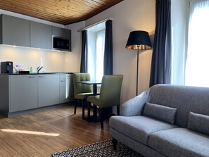 In-room dining - Marco Polo Business Apartments Sonne - Bremgarten (Bremgarten)