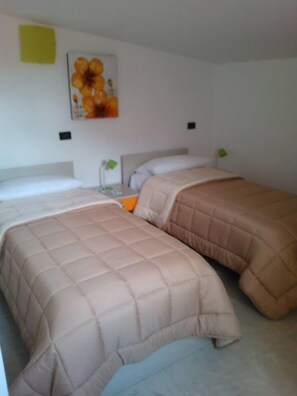 Doppel- oder Zweibettzimmer, mit Bad (Arancio)