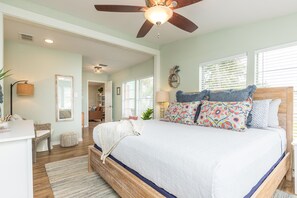 3 dormitorios, tabla de planchar con plancha, cuna de viaje