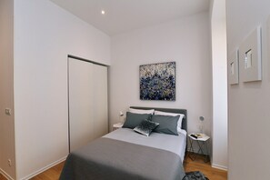 Zimmersafe, kostenloses WLAN, Bettwäsche