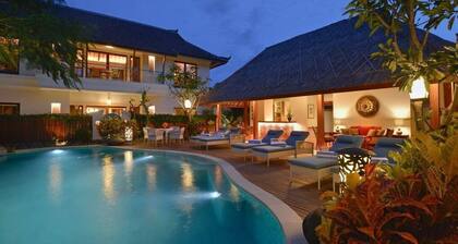14BR Private Villa For Large Group Located In Sanur! 4Min Drive To The Port!