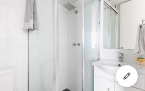 Hair dryer, towels, soap, shampoo - Great location close to everything Bondi (Bondi)