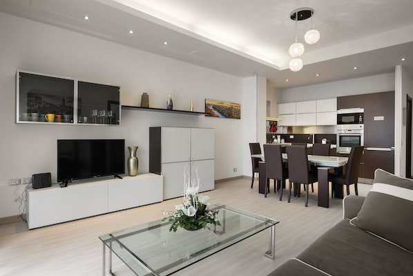 Apartment, 2 Bedrooms | Living area