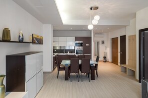 Appartement, 2 chambres | Restauration dans la chambre