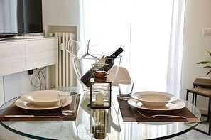 Apartment, 1 Bedroom | In-room dining - Flats4Rent Nikos (Verona)