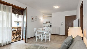 Apartment, 1 Bedroom | Living room - Flats4Rent Rita (Verona)