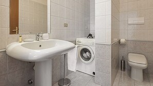 Apartment, 1 Bedroom | Bathroom - Flats4Rent Rita (Verona)