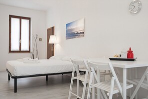 Apartment (Pisano Mono) | Free WiFi, bed sheets - Flats4Rent Pisano 12 (Verona)