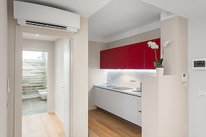 Appartement, 2 chambres (Titti) | Coin cuisine privé | Grand réfrigérateur, micro-ondes, plaque de cuisson, grille-pain