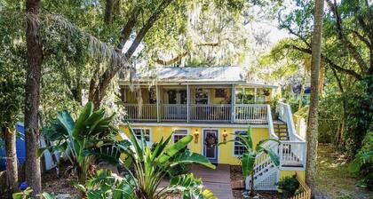 Historic Downtown Sanford Sunshine Cottage with Tree Top Suite!