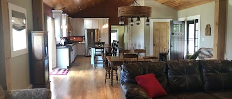 Televisión y chimenea