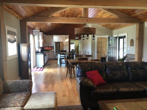 Beautifuly renovated 1840s  farmhouse on the Keuka Lake wine trail.