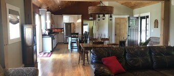Beautifuly renovated 1840s  farmhouse on the Keuka Lake wine trail.