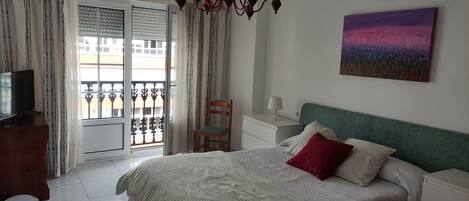 Fer et planche à repasser, lits bébé (gratuits)