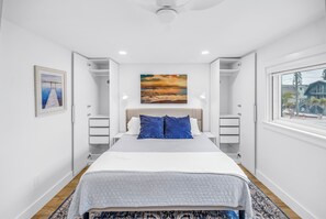 1 bedroom, Egyptian cotton sheets, desk, iron/ironing board - Newly Renovated Beachfront Condo with Amazing Sunsets from your Balcony! (Treasure Island)