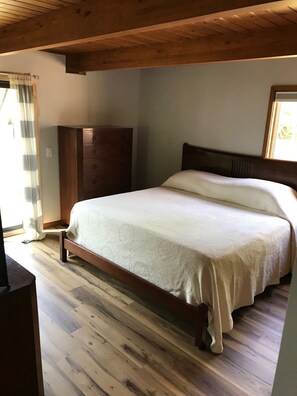 4 bedrooms, travel cot, free WiFi, bed sheets