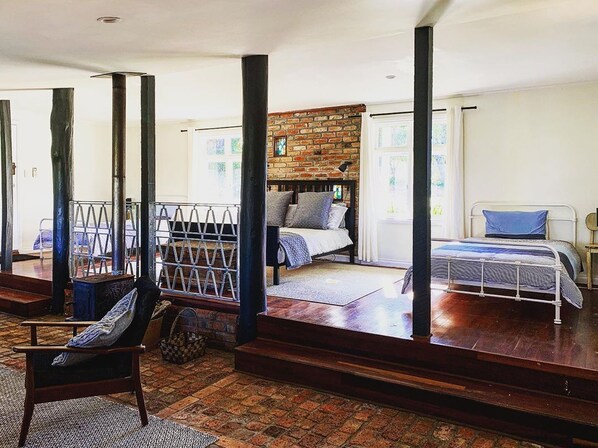 1 bedroom, bed sheets