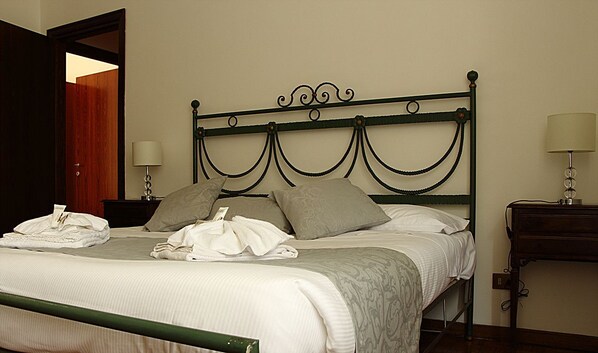 Apartment, 2 Schlafzimmer | 2 Schlafzimmer, kostenloses WLAN, Bettwäsche