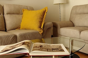 Apartment, 2 Schlafzimmer | Wohnzimmer | Flachbildfernseher