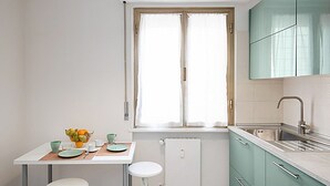 Appartement, 2 chambres | Restauration dans la chambre