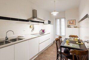 Apartment, 1 Schlafzimmer | Eigene Küche | Großer Kühlschrank, Mikrowelle, Herdplatte, Geschirrspüler