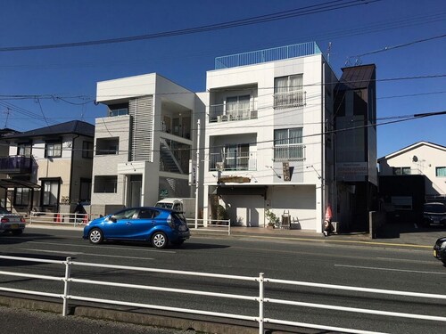 Self-catering with Wi-fi and amenities. 10 minutes from JR Kasuga Station. MIYUKIHOUSE302