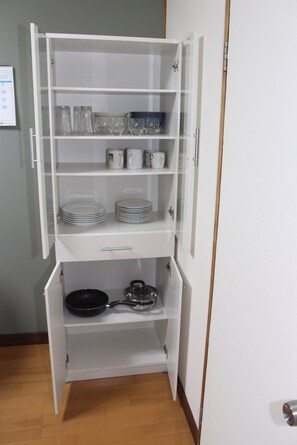 Interior - Self-catering with Wi-fi and amenities. 10 minutes from JR Kasuga Station. MIYUKIHOUSE302 (春日市)