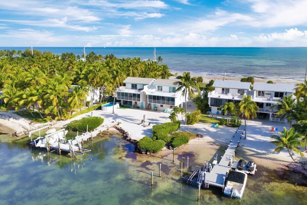 Bayside Retreat - Adorable 3 Bedroom Bayfront Duplex with Dockage