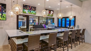 Bar (on property) - Stunning 5bd Retreat, Pool, BBQ, PS5 & Game Room, Jnear Disney (Kissimmee)
