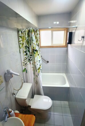 Family Quadruple Room | Bathroom