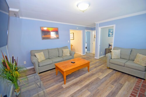 Holiday Cottage-Oceanside 77th St, W/D, AC, Free WIFI