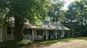 Exterior - Historic Log Cabin Circa 1800 - Private - Less than 23 miles from Nashville (Hendersonville)