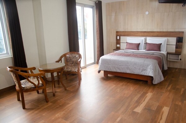 Executive Room, 1 Queen Bed | Free WiFi, bed sheets - Hostal Martinika (Lima)