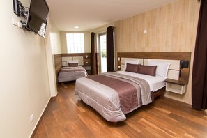 Executive Room, 1 Queen Bed | Free WiFi, bed sheets - Hostal Martinika (Lima)