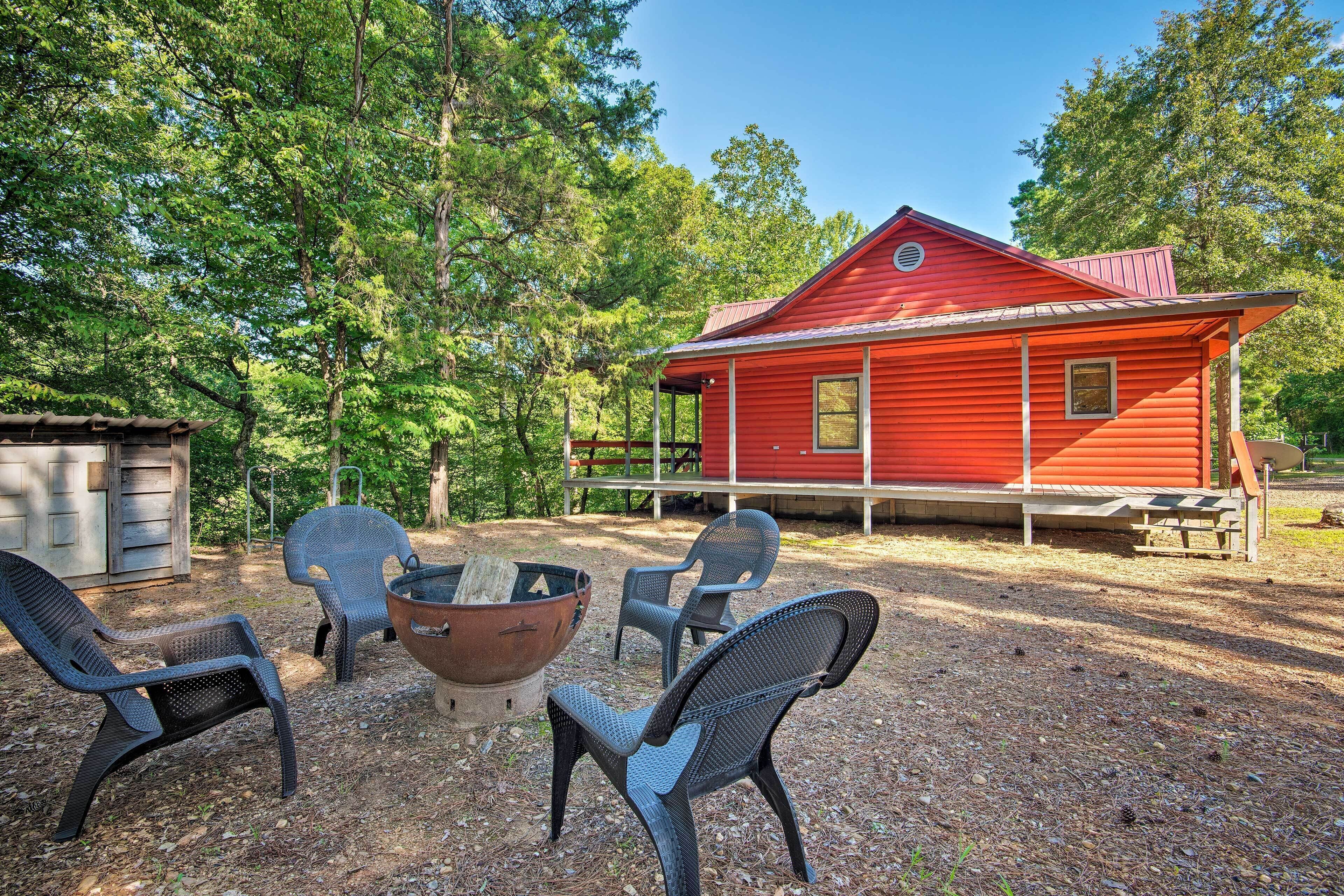 Broken Bow Cabin w\/ Deck on Mountain Fork River!