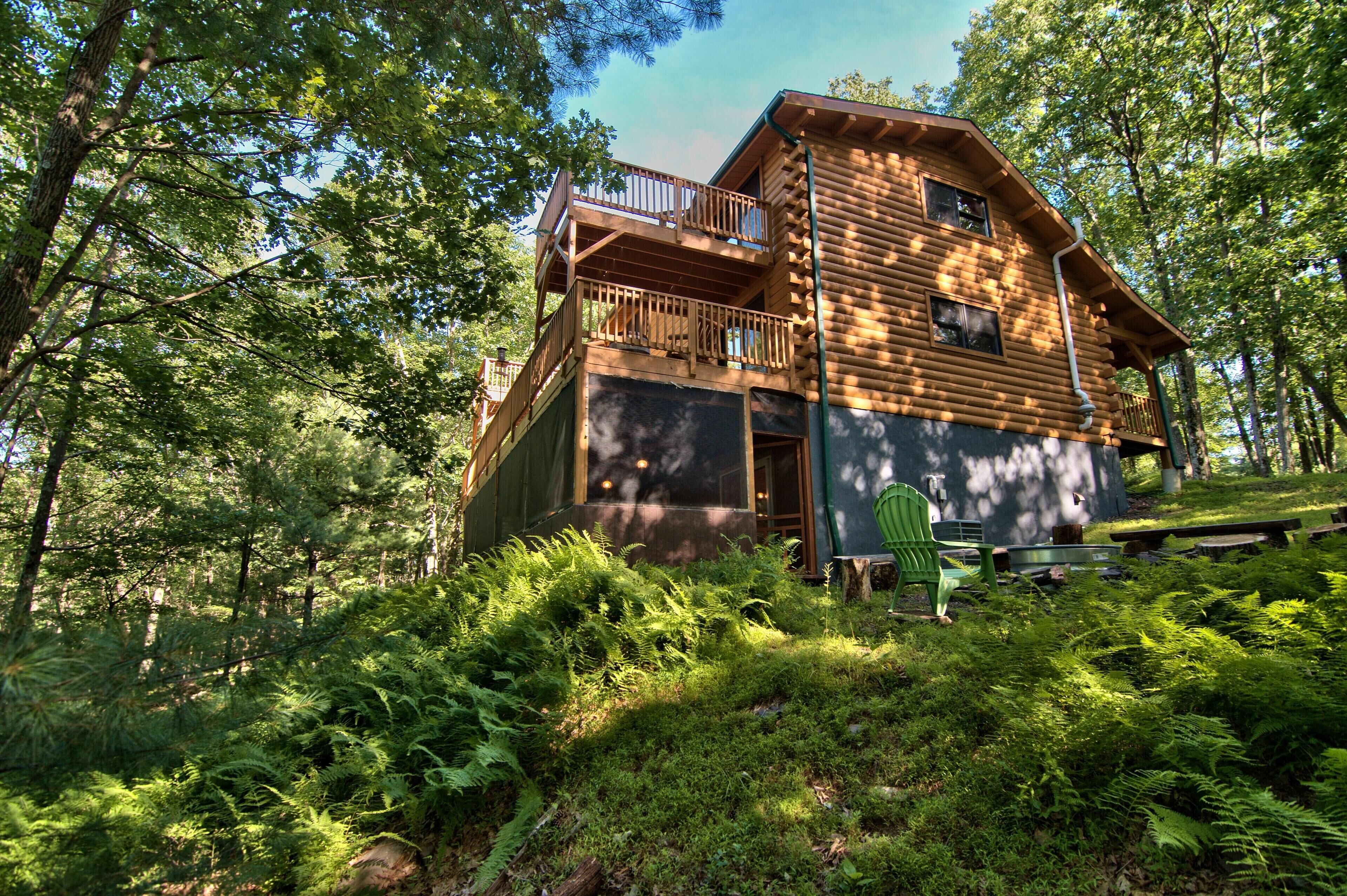 Pet Friendly Private Log Cabin - Great Wolf, Kalahari, Camelback, Pocono Raceway