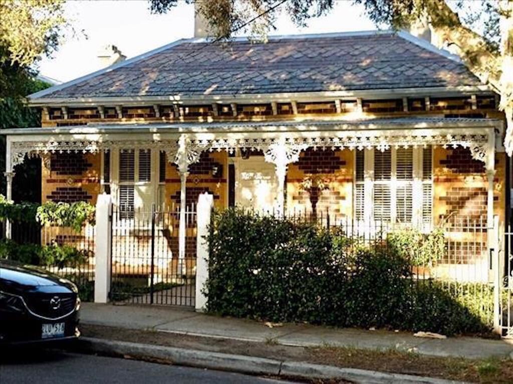 Victorian home walking distance to Glenferrie Road